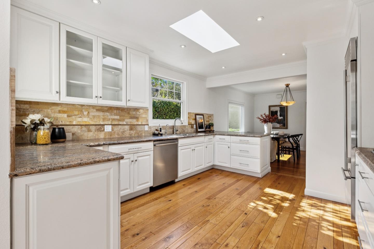 Detail Gallery Image 14 of 33 For 732 Paloma Ave, Burlingame,  CA 94010 - 2 Beds | 2 Baths