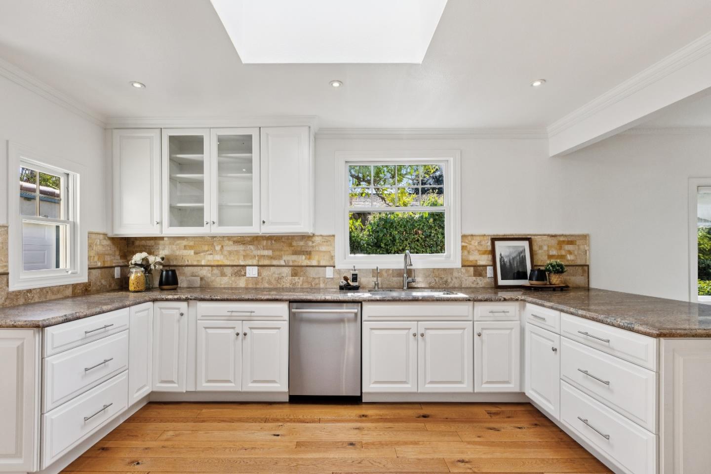 Detail Gallery Image 15 of 33 For 732 Paloma Ave, Burlingame,  CA 94010 - 2 Beds | 2 Baths