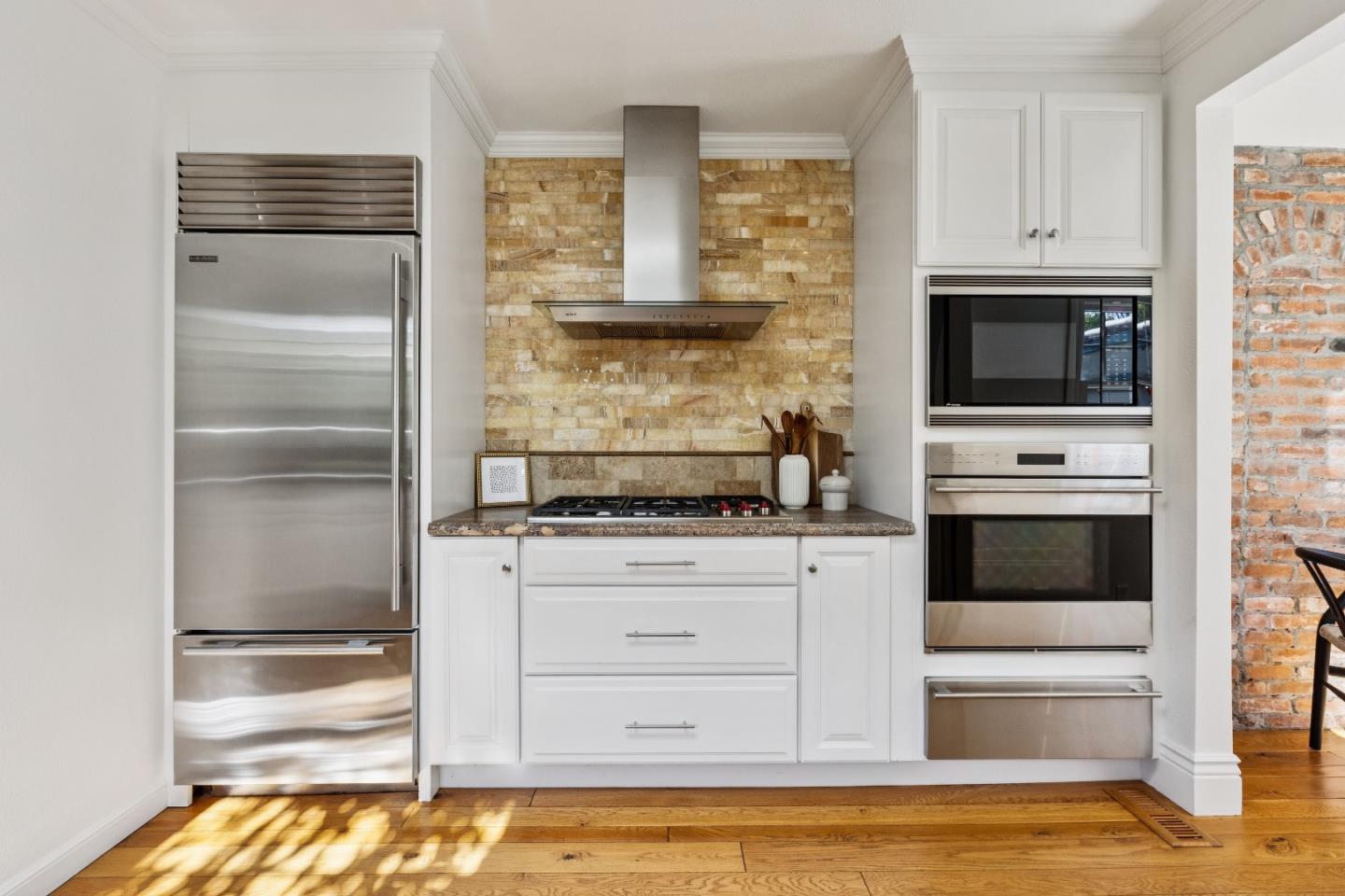 Detail Gallery Image 17 of 33 For 732 Paloma Ave, Burlingame,  CA 94010 - 2 Beds | 2 Baths