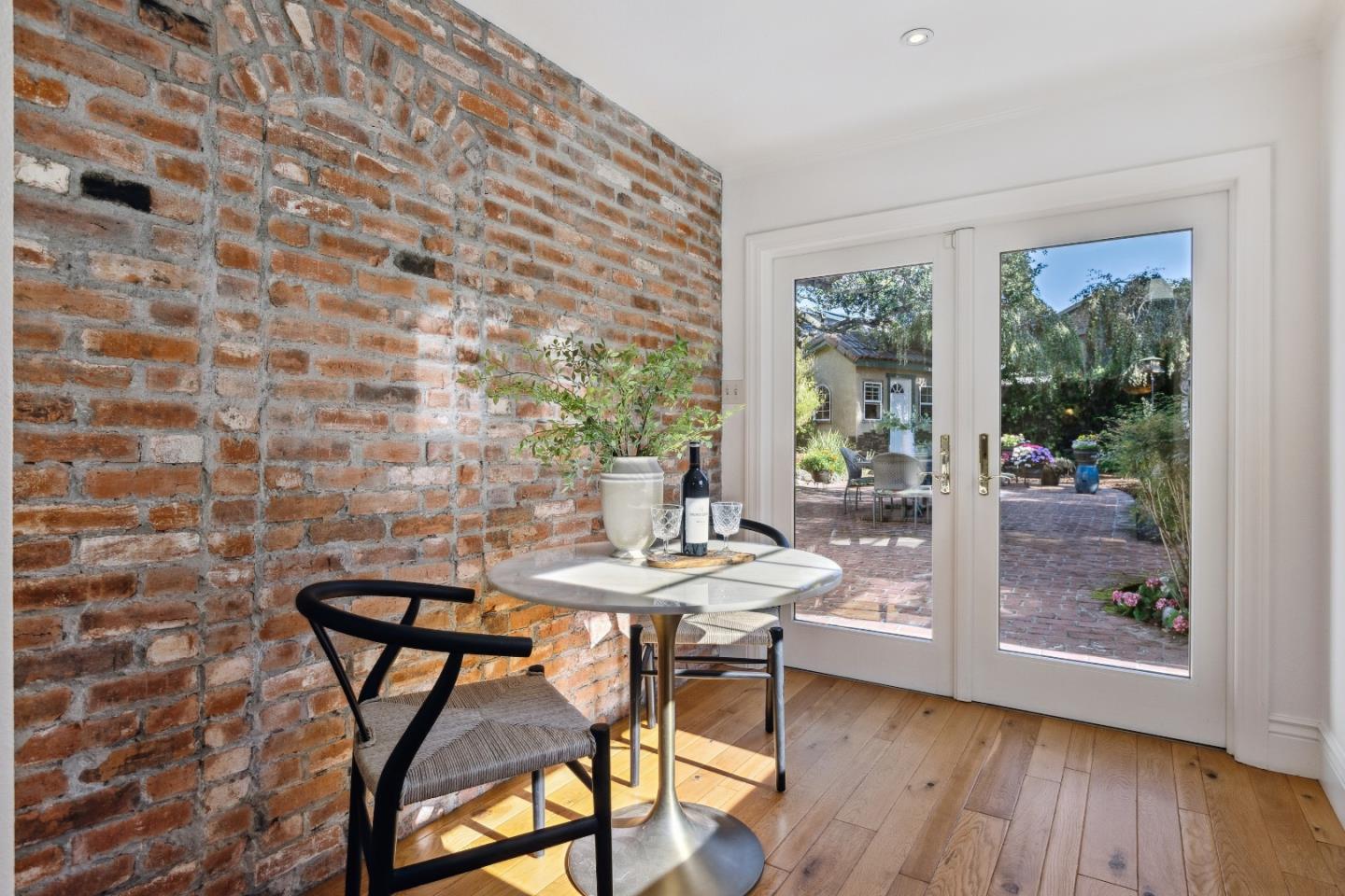 Detail Gallery Image 18 of 33 For 732 Paloma Ave, Burlingame,  CA 94010 - 2 Beds | 2 Baths