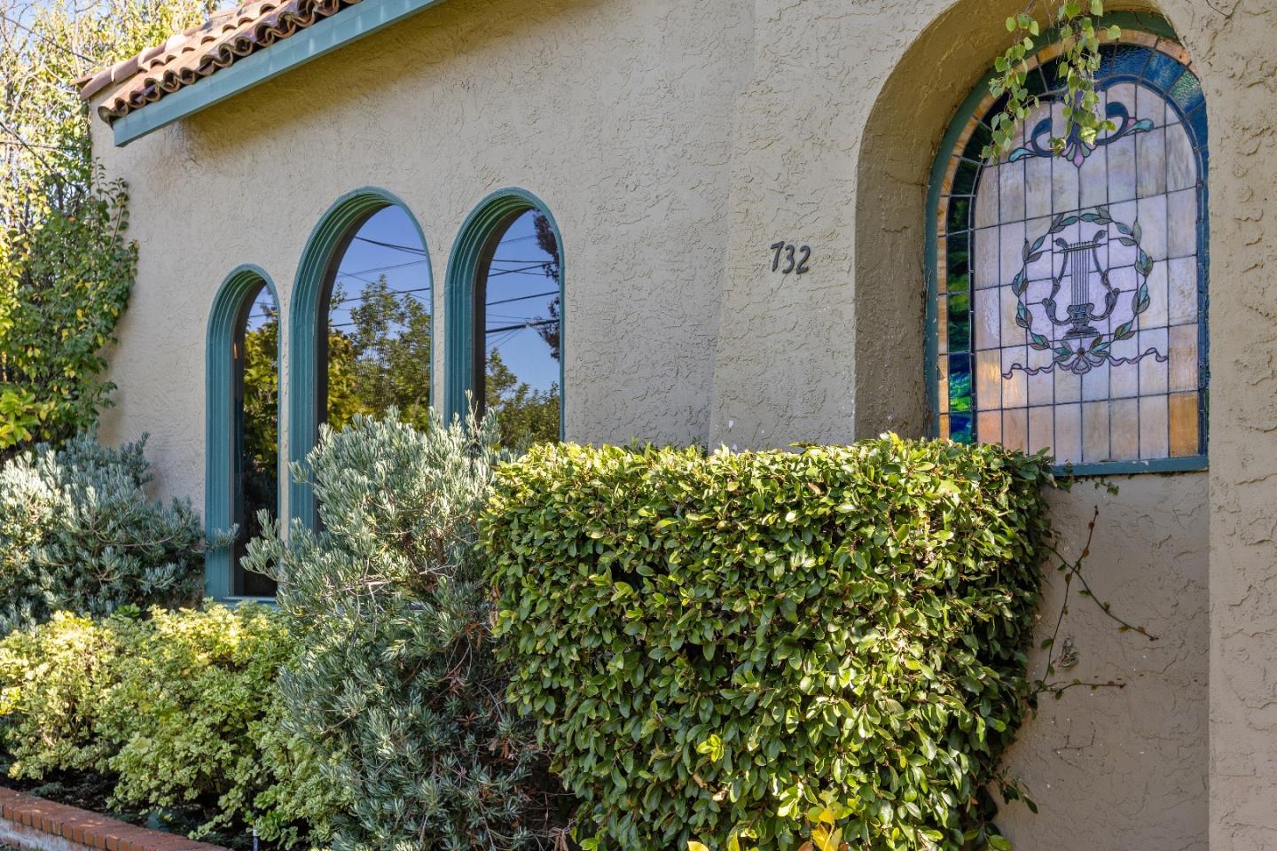 Detail Gallery Image 2 of 33 For 732 Paloma Ave, Burlingame,  CA 94010 - 2 Beds | 2 Baths