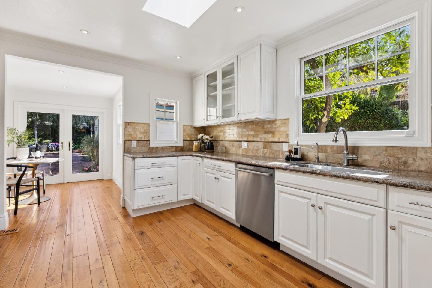 Detail Gallery Image 20 of 33 For 732 Paloma Ave, Burlingame,  CA 94010 - 2 Beds | 2 Baths