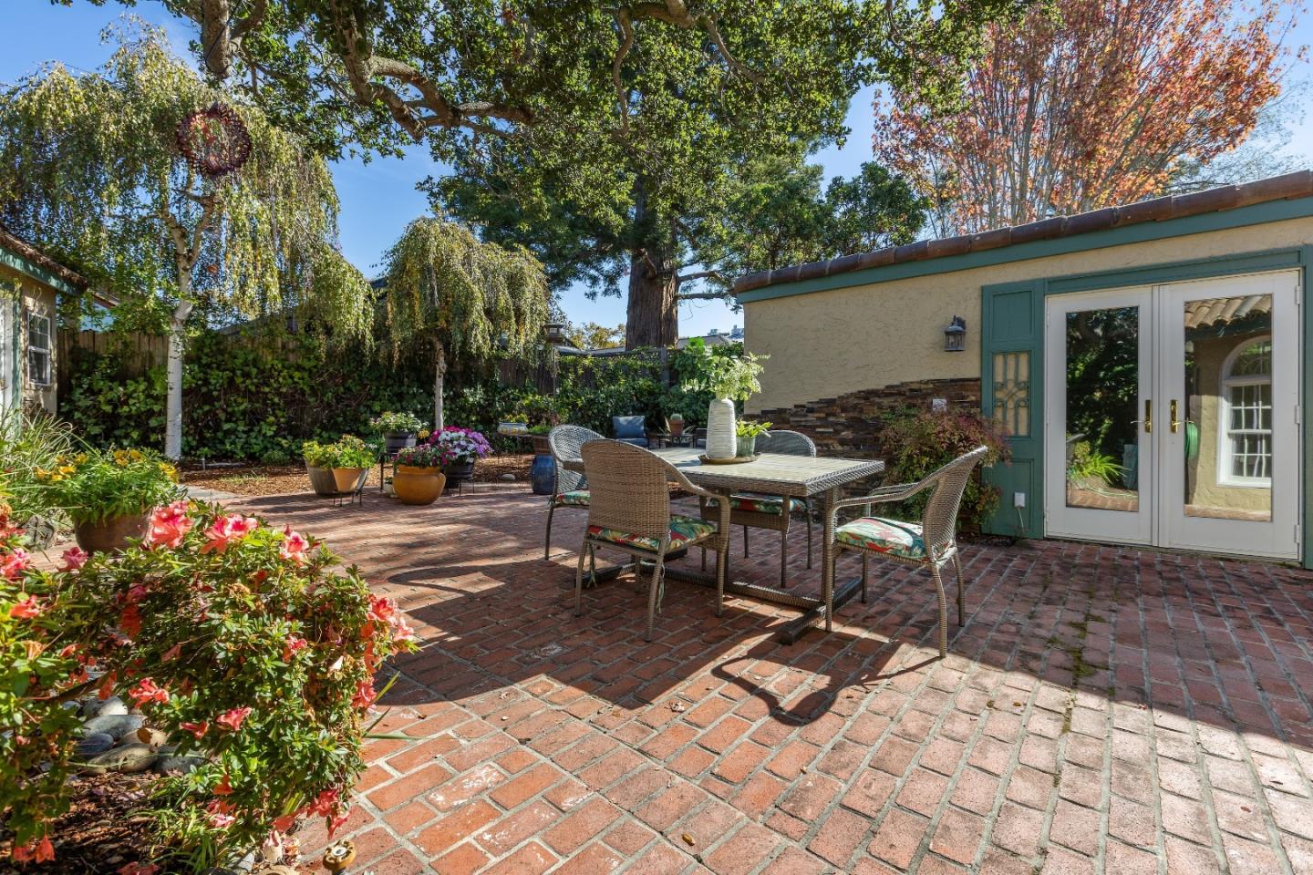 Detail Gallery Image 21 of 33 For 732 Paloma Ave, Burlingame,  CA 94010 - 2 Beds | 2 Baths