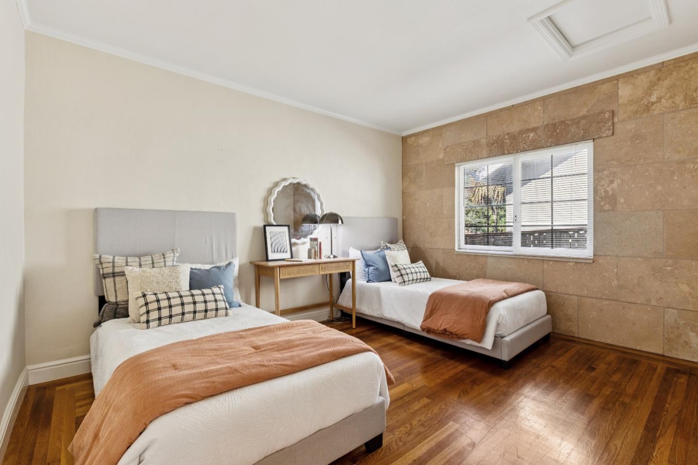 Detail Gallery Image 22 of 33 For 732 Paloma Ave, Burlingame,  CA 94010 - 2 Beds | 2 Baths