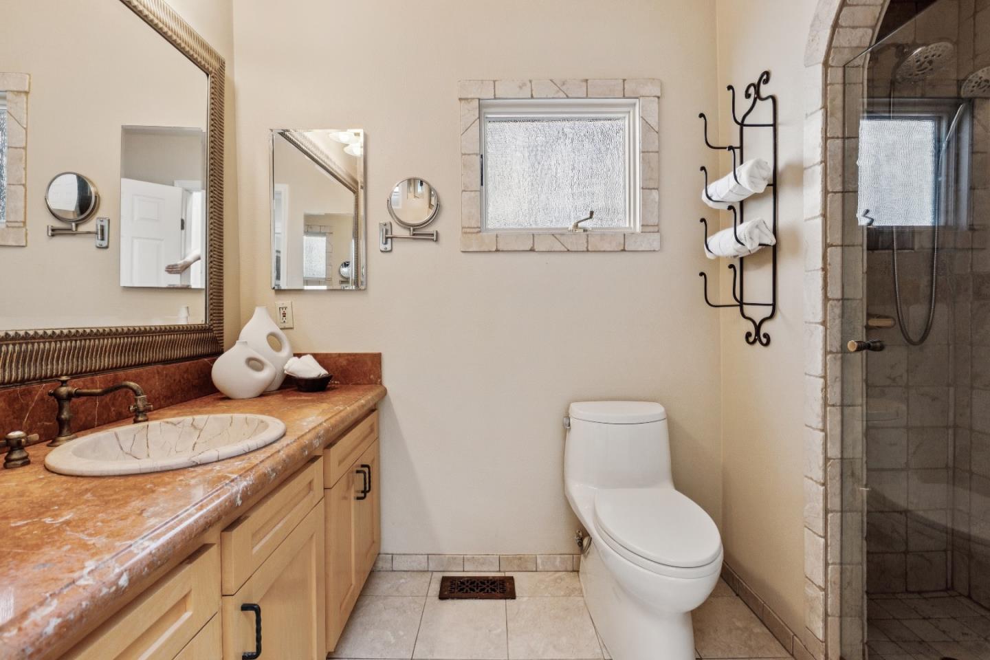 Detail Gallery Image 25 of 33 For 732 Paloma Ave, Burlingame,  CA 94010 - 2 Beds | 2 Baths