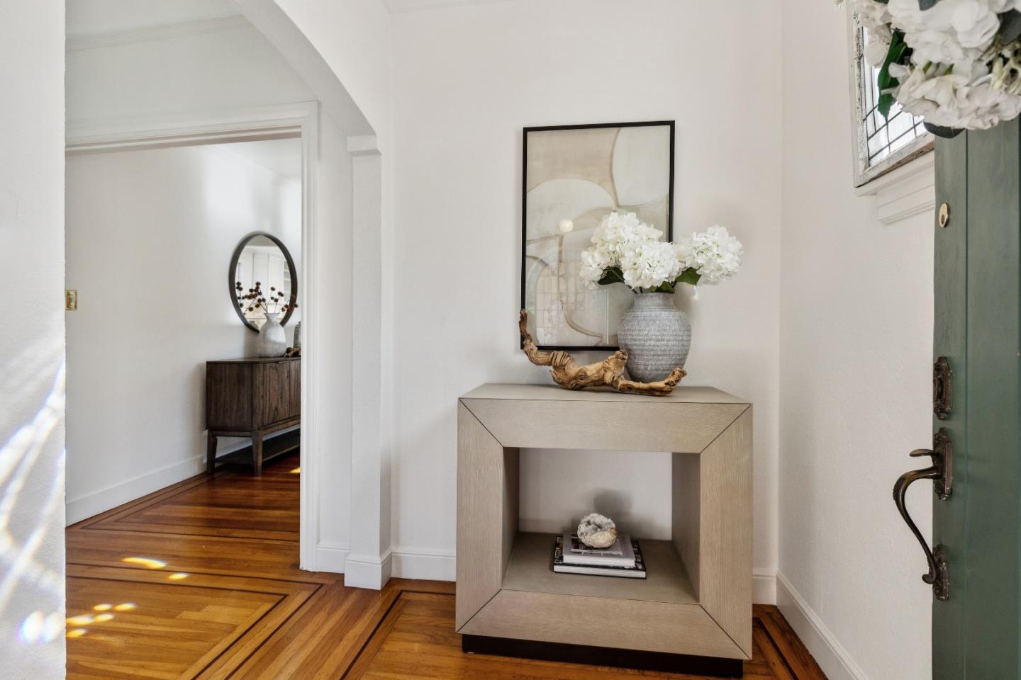 Detail Gallery Image 4 of 33 For 732 Paloma Ave, Burlingame,  CA 94010 - 2 Beds | 2 Baths