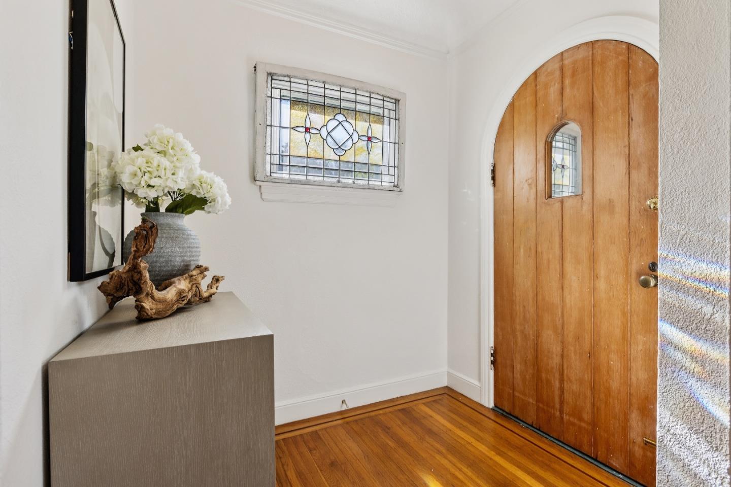 Detail Gallery Image 5 of 33 For 732 Paloma Ave, Burlingame,  CA 94010 - 2 Beds | 2 Baths