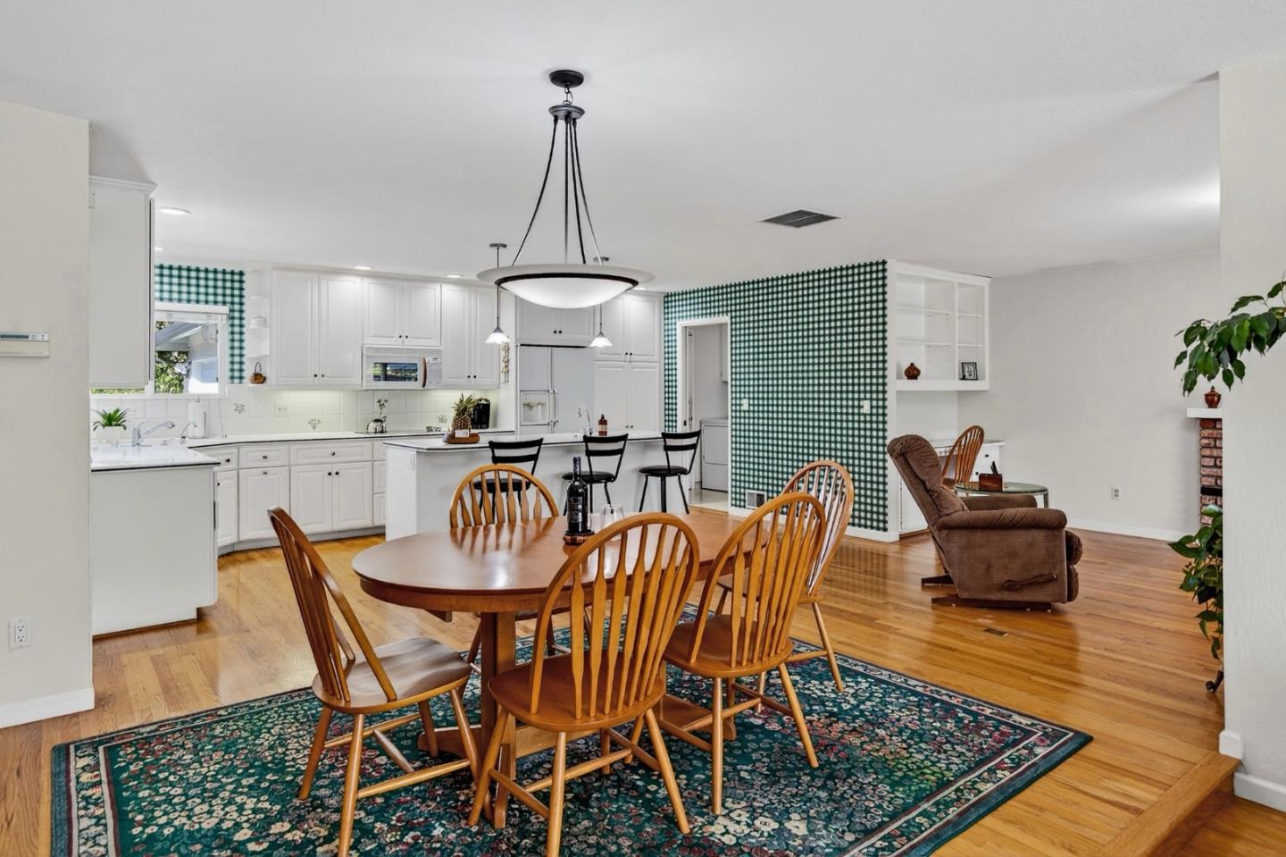 Detail Gallery Image 11 of 30 For 3370 Pearltone Dr, San Jose,  CA 95117 - 4 Beds | 2/1 Baths