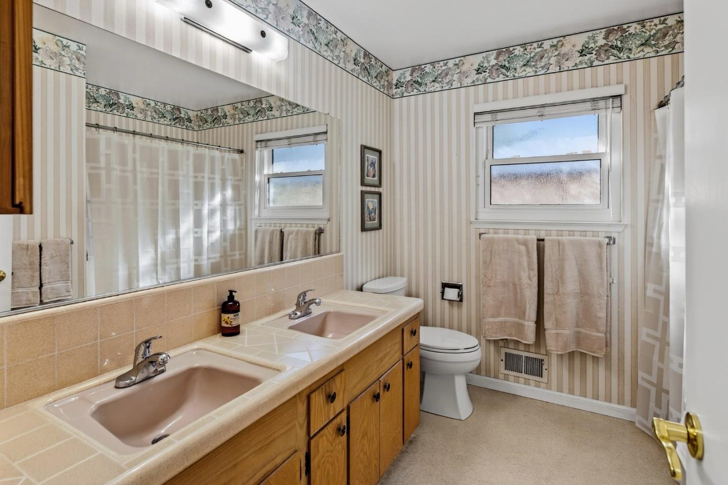 Detail Gallery Image 20 of 30 For 3370 Pearltone Dr, San Jose,  CA 95117 - 4 Beds | 2/1 Baths