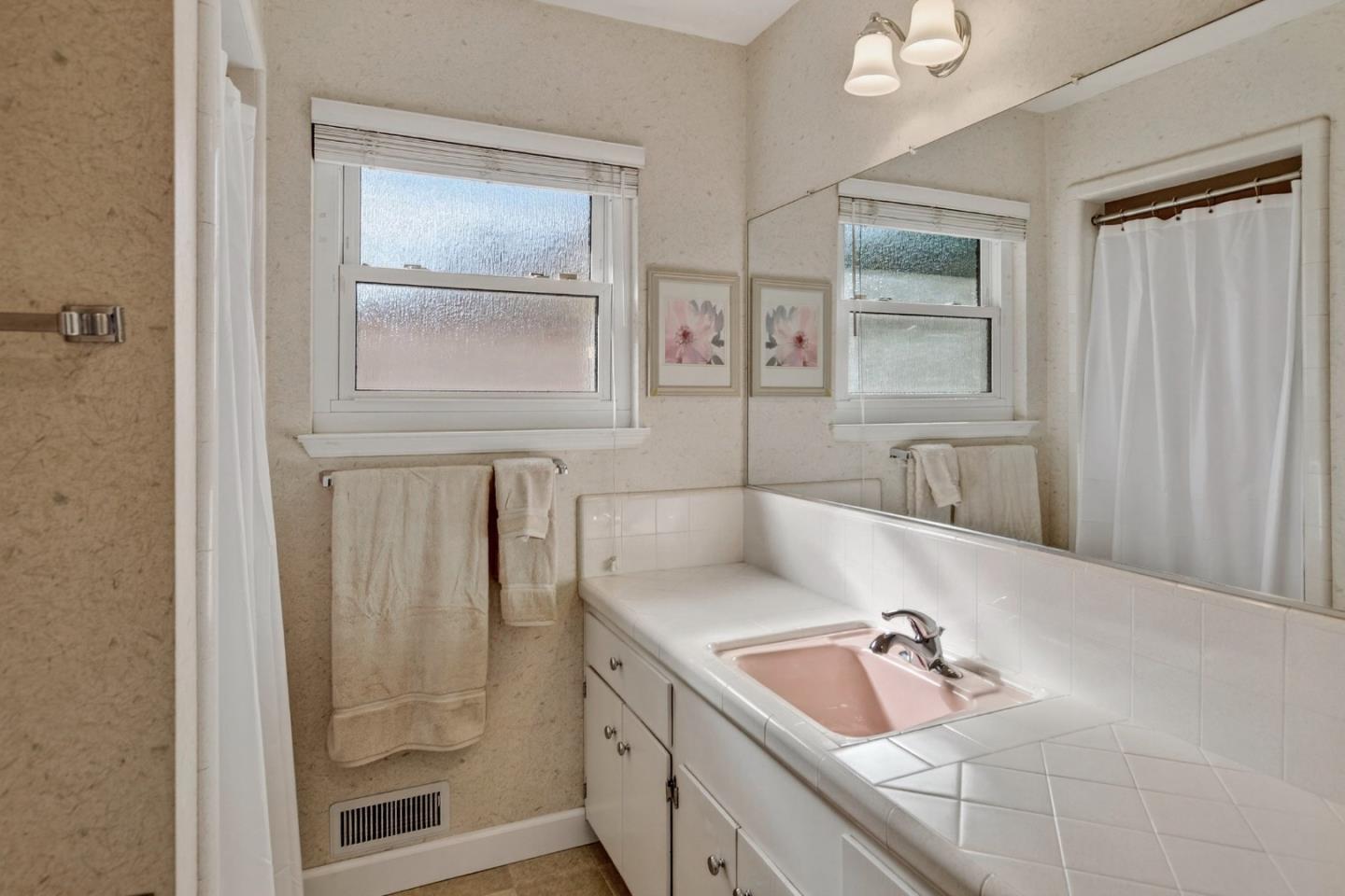 Detail Gallery Image 21 of 30 For 3370 Pearltone Dr, San Jose,  CA 95117 - 4 Beds | 2/1 Baths