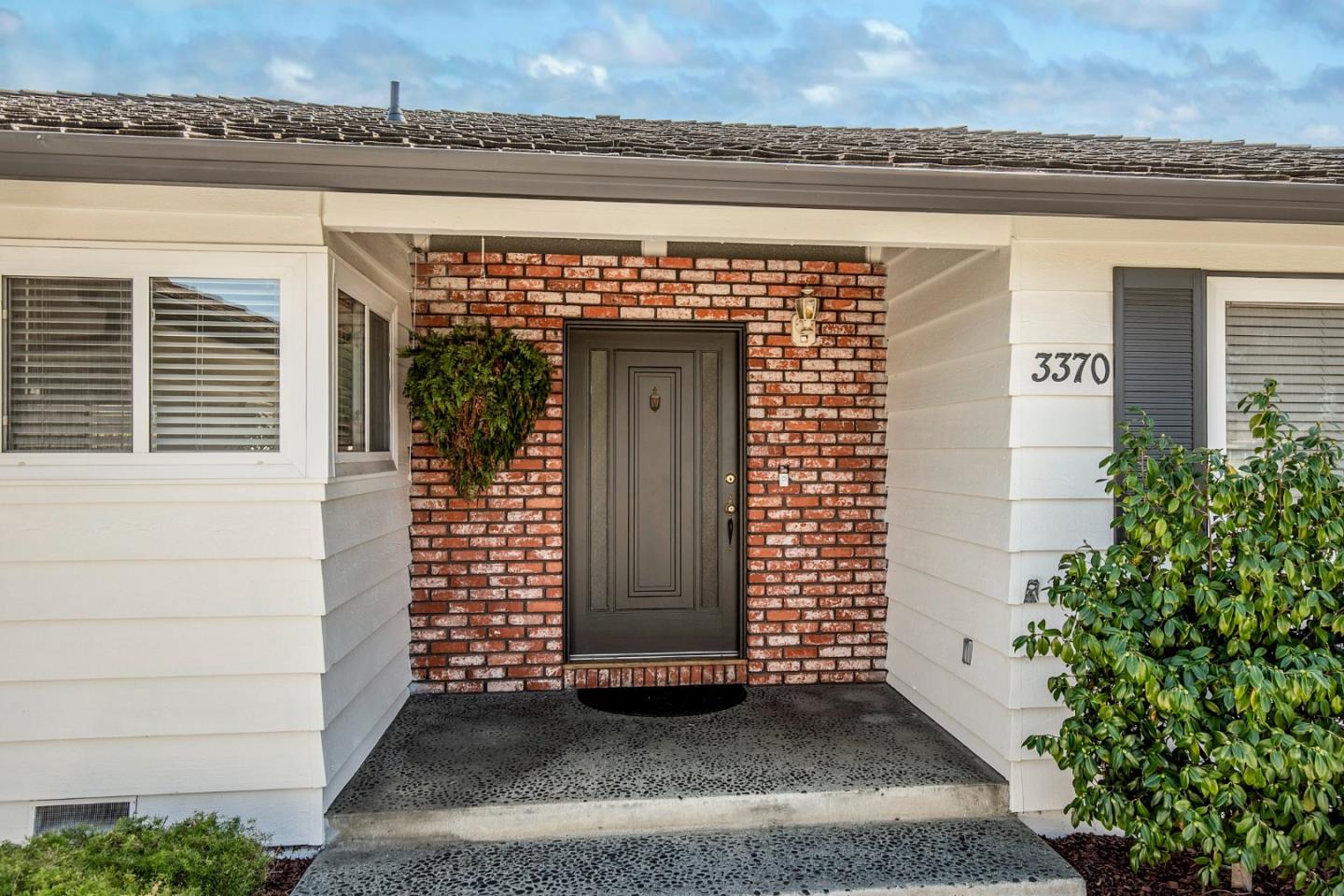 Detail Gallery Image 3 of 30 For 3370 Pearltone Dr, San Jose,  CA 95117 - 4 Beds | 2/1 Baths