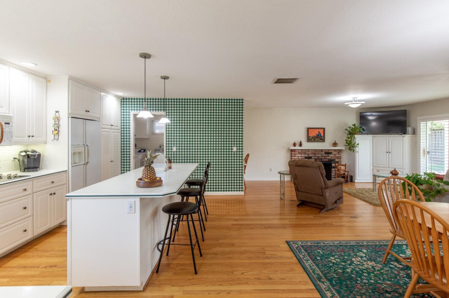 Detail Gallery Image 8 of 30 For 3370 Pearltone Dr, San Jose,  CA 95117 - 4 Beds | 2/1 Baths