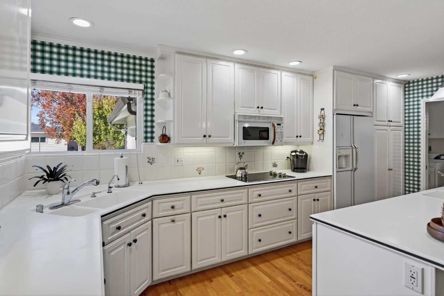 Detail Gallery Image 9 of 30 For 3370 Pearltone Dr, San Jose,  CA 95117 - 4 Beds | 2/1 Baths