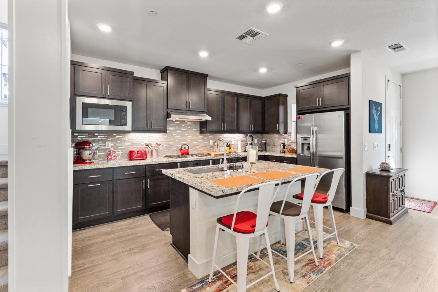 Detail Gallery Image 11 of 50 For 5828 Iron Horse Pkwy, Dublin,  CA 94568 - 5 Beds | 4 Baths