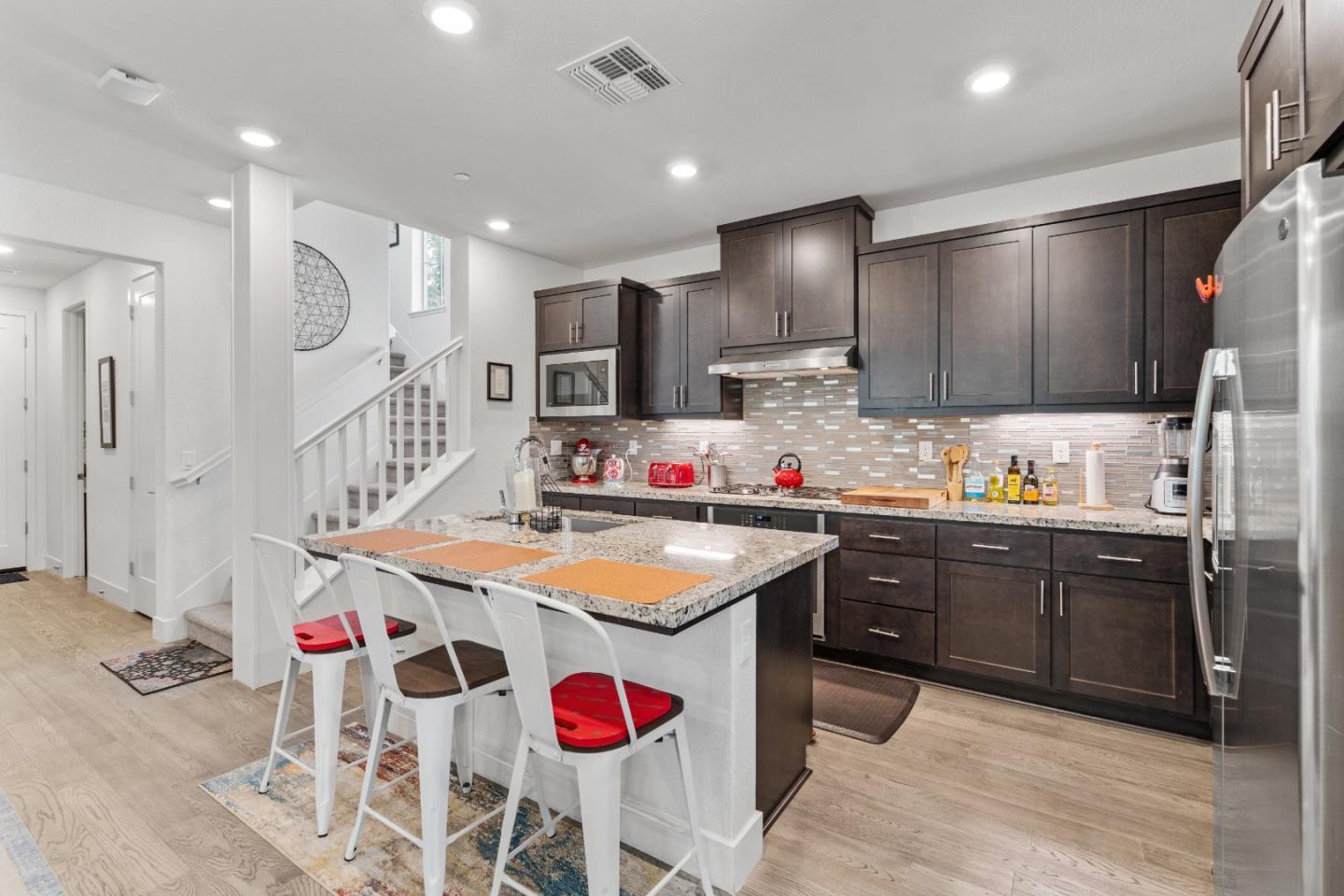 Detail Gallery Image 12 of 50 For 5828 Iron Horse Pkwy, Dublin,  CA 94568 - 5 Beds | 4 Baths