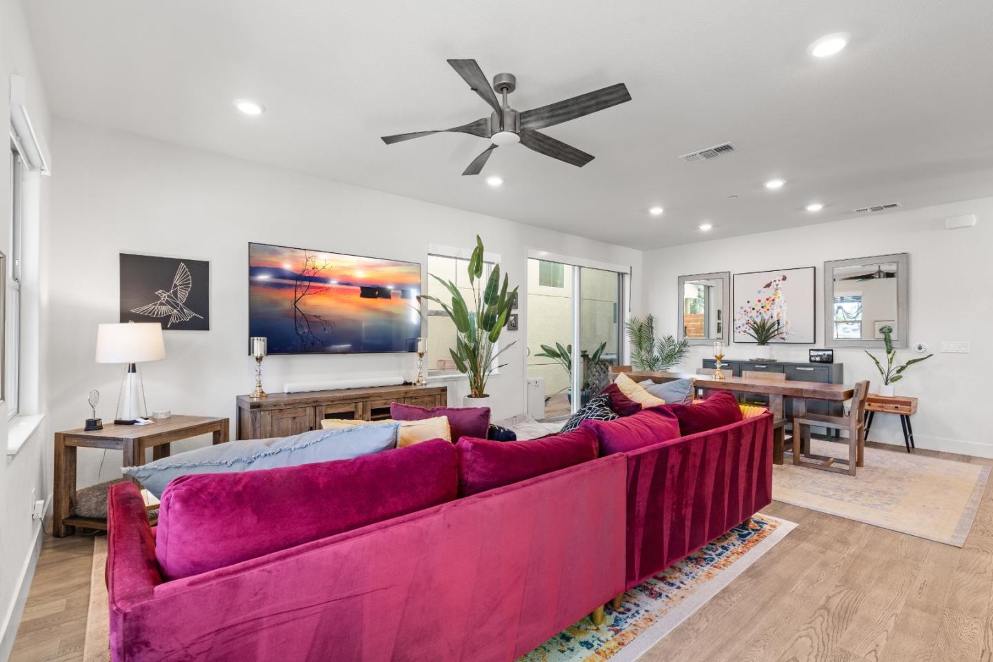 Detail Gallery Image 2 of 50 For 5828 Iron Horse Pkwy, Dublin,  CA 94568 - 5 Beds | 4 Baths