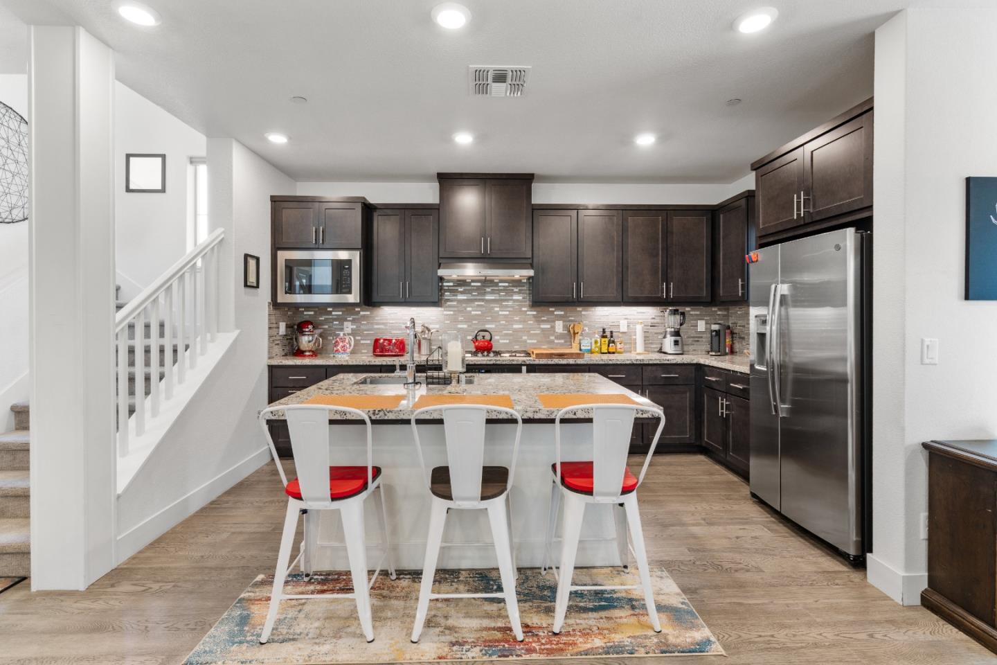 Detail Gallery Image 3 of 50 For 5828 Iron Horse Pkwy, Dublin,  CA 94568 - 5 Beds | 4 Baths