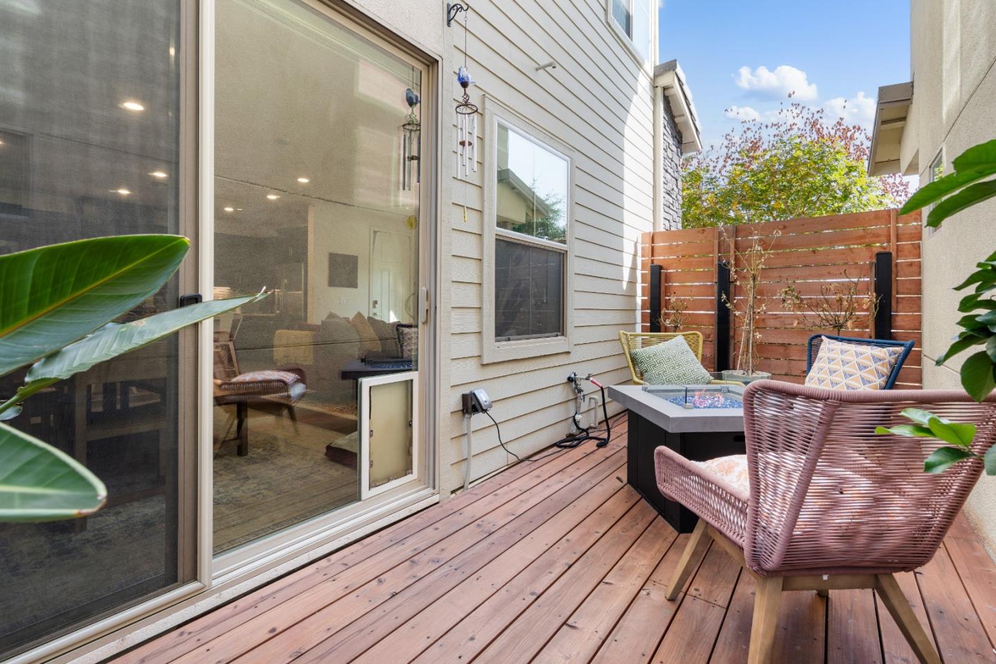 Detail Gallery Image 5 of 50 For 5828 Iron Horse Pkwy, Dublin,  CA 94568 - 5 Beds | 4 Baths