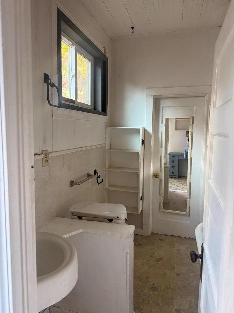 Detail Gallery Image 6 of 11 For 65 East Second St, Morgan Hill,  CA 95037 - 2 Beds | 1 Baths