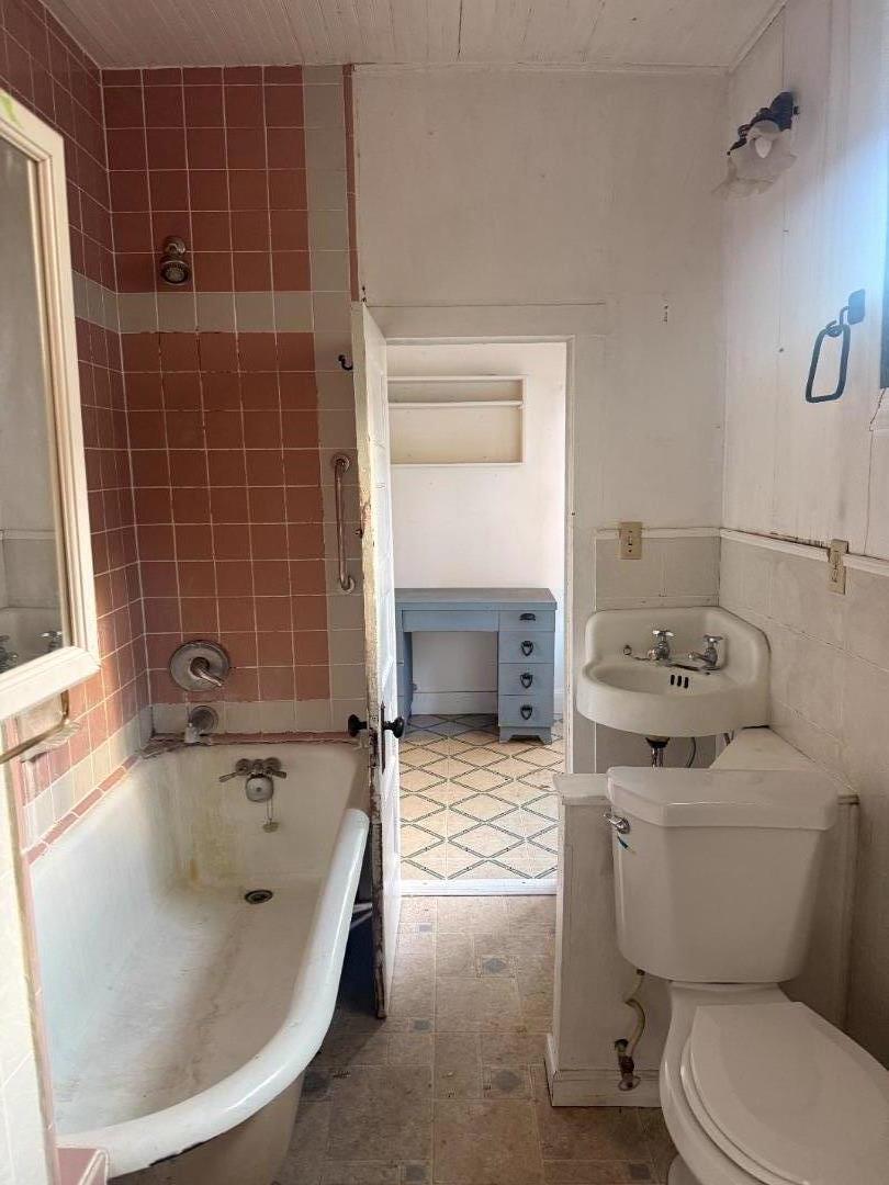 Detail Gallery Image 7 of 11 For 65 East Second St, Morgan Hill,  CA 95037 - 2 Beds | 1 Baths