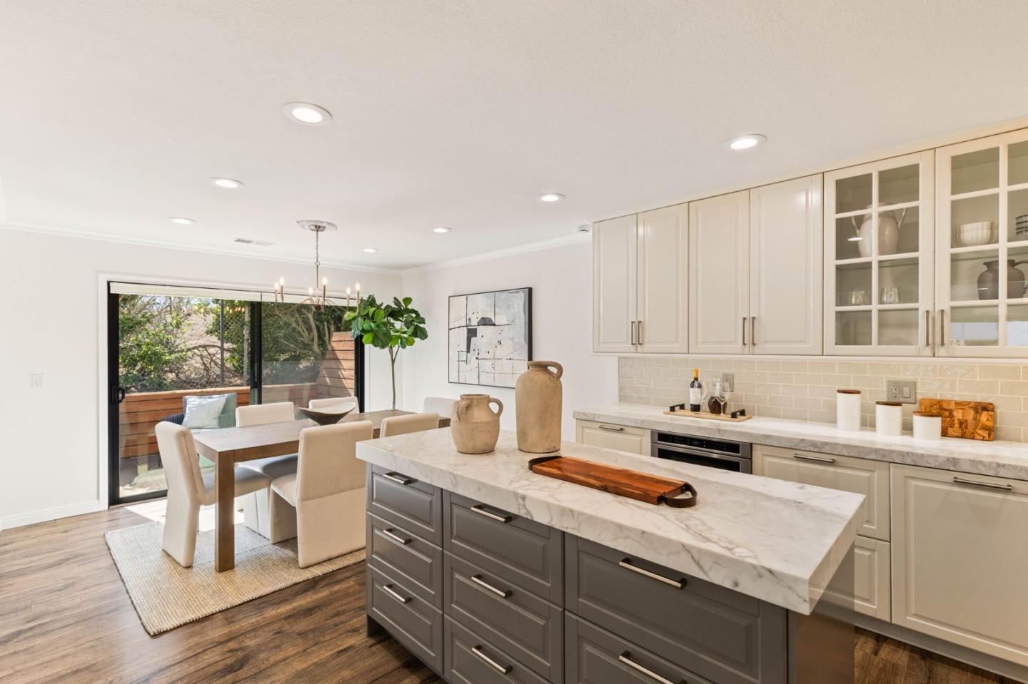 Detail Gallery Image 12 of 56 For 11 Lilly Ln, San Carlos,  CA 94070 - 3 Beds | 2/1 Baths