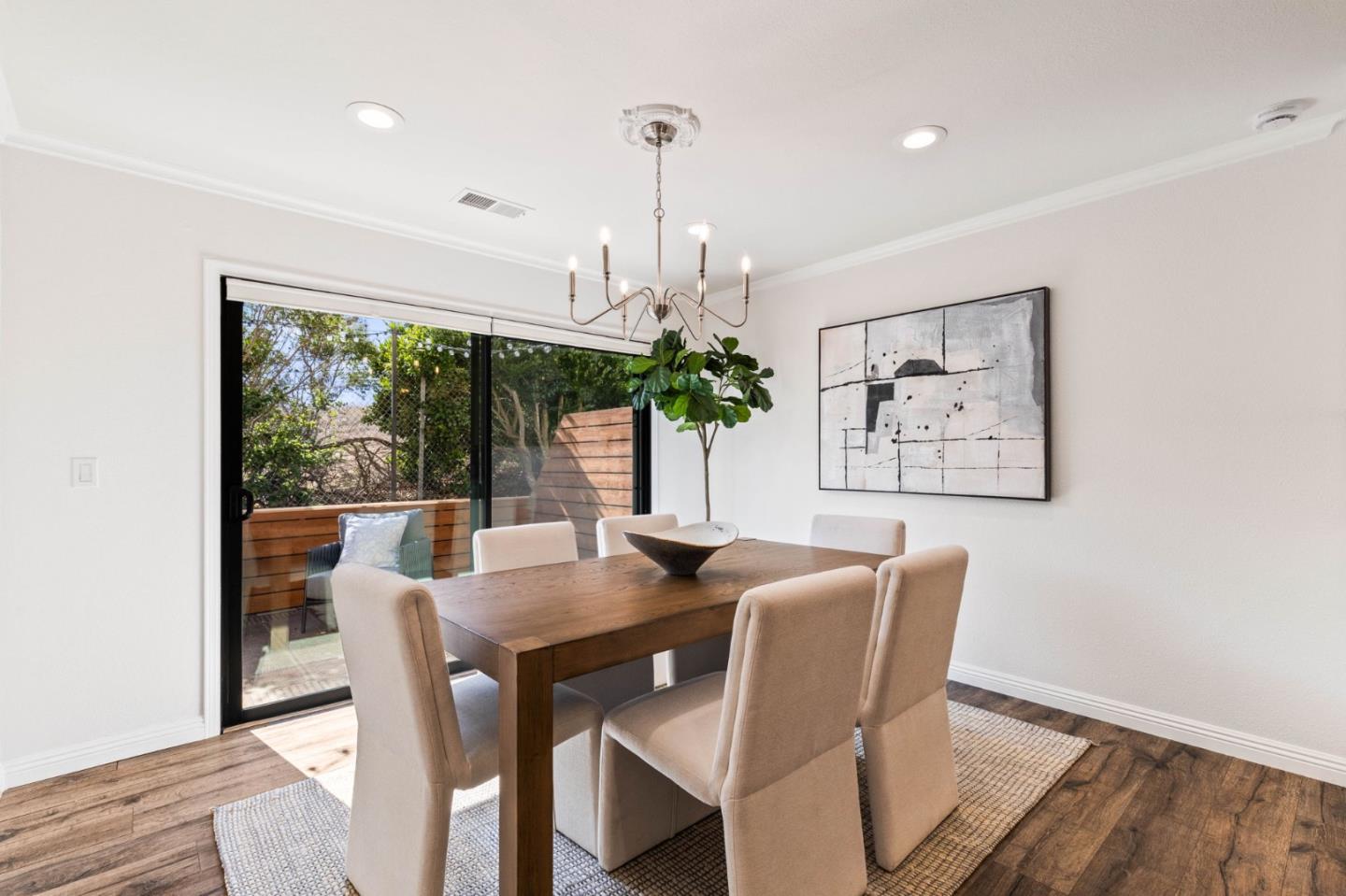 Detail Gallery Image 13 of 56 For 11 Lilly Ln, San Carlos,  CA 94070 - 3 Beds | 2/1 Baths