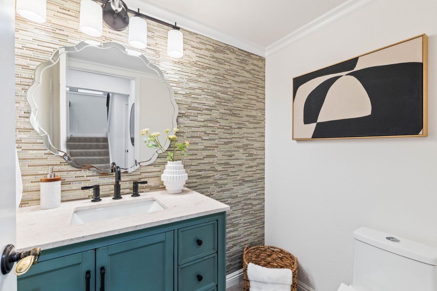 Detail Gallery Image 16 of 56 For 11 Lilly Ln, San Carlos,  CA 94070 - 3 Beds | 2/1 Baths