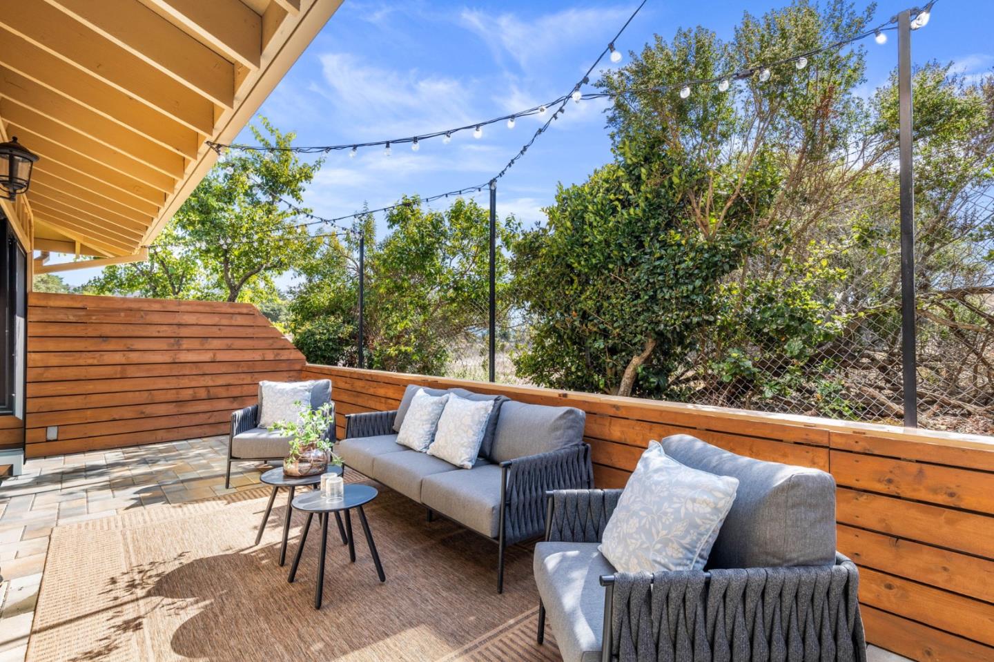 Detail Gallery Image 24 of 56 For 11 Lilly Ln, San Carlos,  CA 94070 - 3 Beds | 2/1 Baths