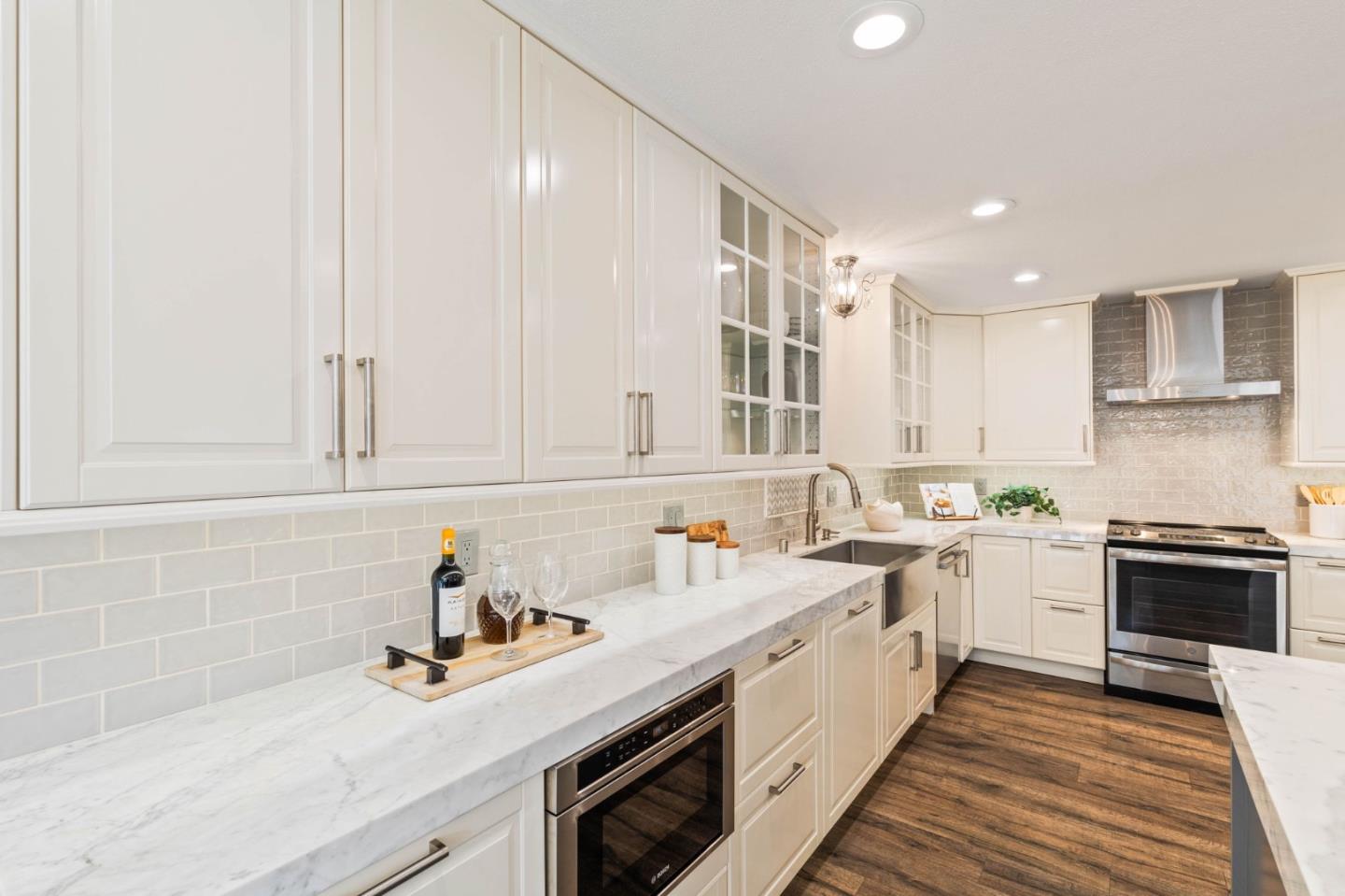 Detail Gallery Image 9 of 56 For 11 Lilly Ln, San Carlos,  CA 94070 - 3 Beds | 2/1 Baths