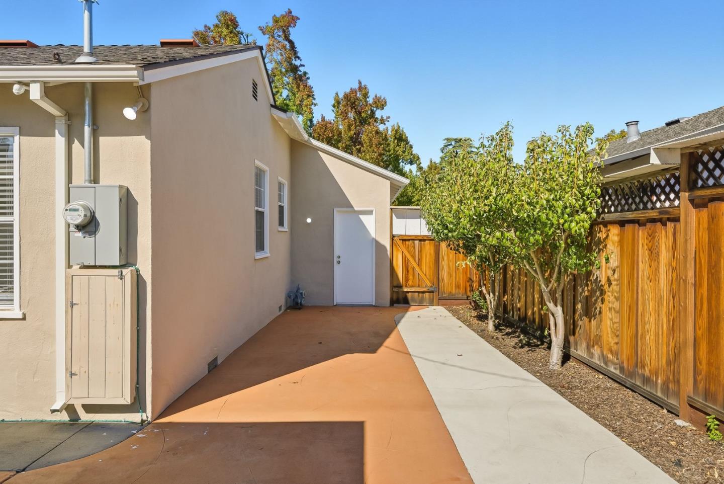 Detail Gallery Image 16 of 34 For 2214 Peachtree Ln, San Jose,  CA 95128 - 2 Beds | 1 Baths