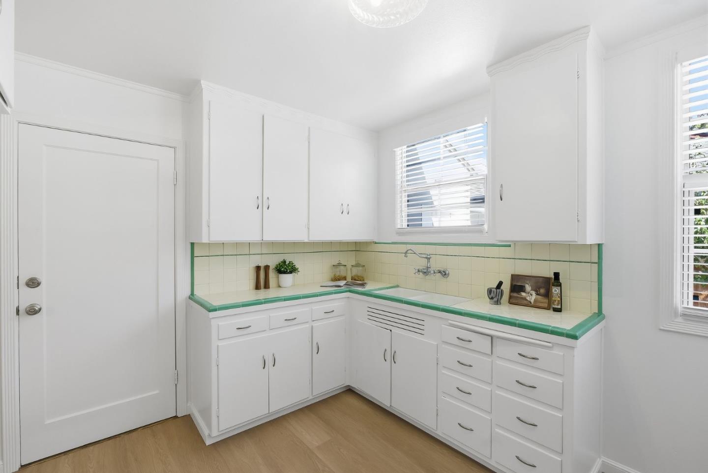 Detail Gallery Image 7 of 34 For 2214 Peachtree Ln, San Jose,  CA 95128 - 2 Beds | 1 Baths