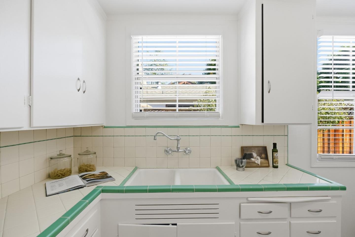 Detail Gallery Image 8 of 34 For 2214 Peachtree Ln, San Jose,  CA 95128 - 2 Beds | 1 Baths