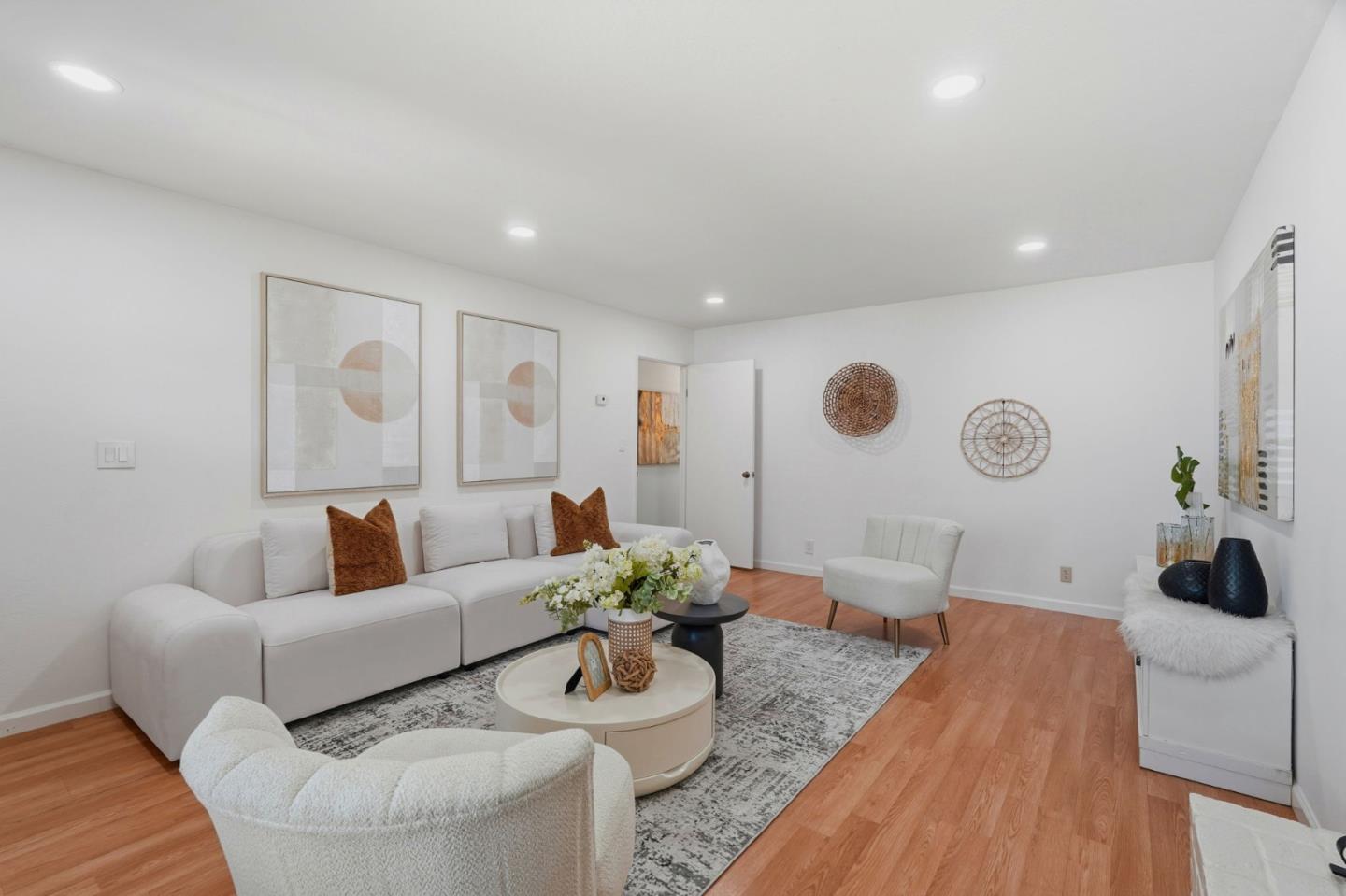 Detail Gallery Image 12 of 39 For 1021-1023 Golf Ct, Mountain View,  CA 94040 - – Beds | – Baths