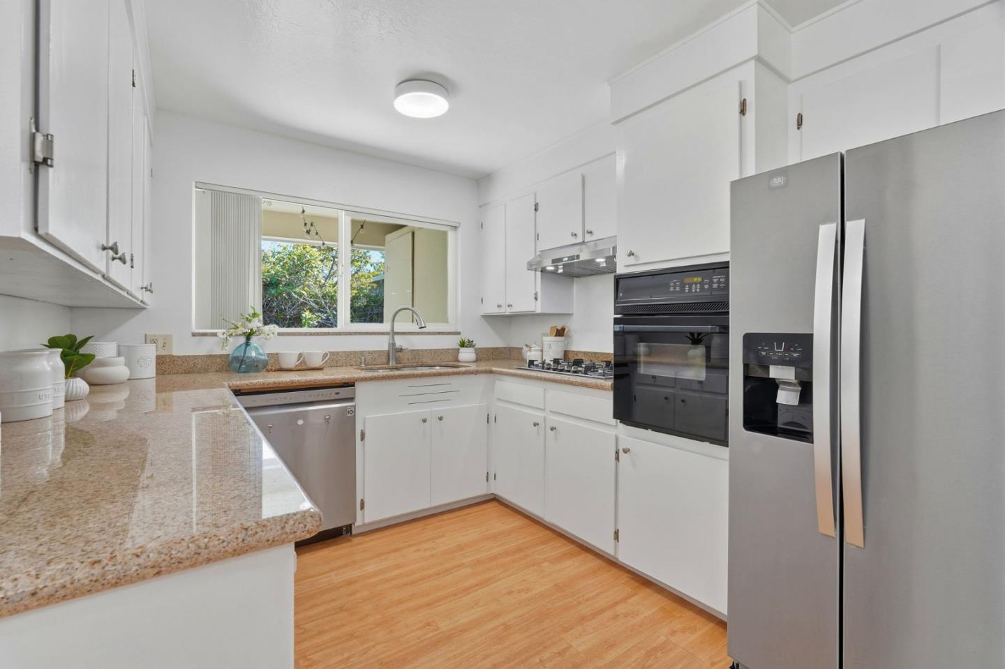 Detail Gallery Image 15 of 39 For 1021-1023 Golf Ct, Mountain View,  CA 94040 - – Beds | – Baths