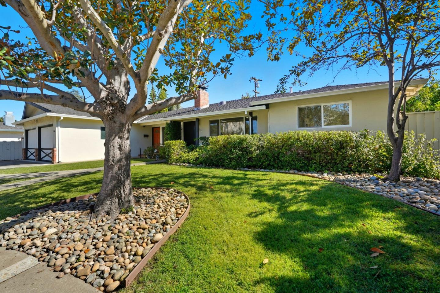 Detail Gallery Image 3 of 39 For 1021-1023 Golf Ct, Mountain View,  CA 94040 - – Beds | – Baths