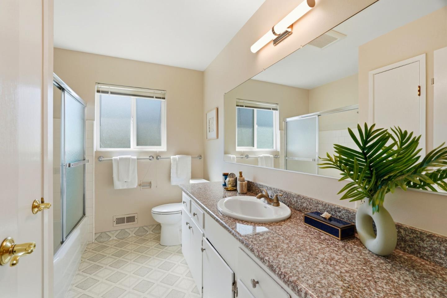 Detail Gallery Image 30 of 39 For 1021-1023 Golf Ct, Mountain View,  CA 94040 - – Beds | – Baths