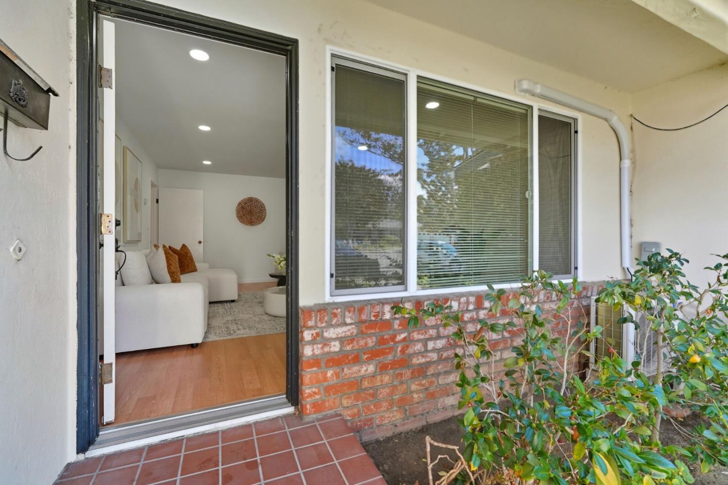 Detail Gallery Image 4 of 39 For 1021-1023 Golf Ct, Mountain View,  CA 94040 - – Beds | – Baths