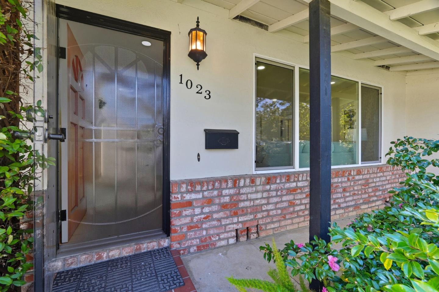 Detail Gallery Image 5 of 39 For 1021-1023 Golf Ct, Mountain View,  CA 94040 - – Beds | – Baths