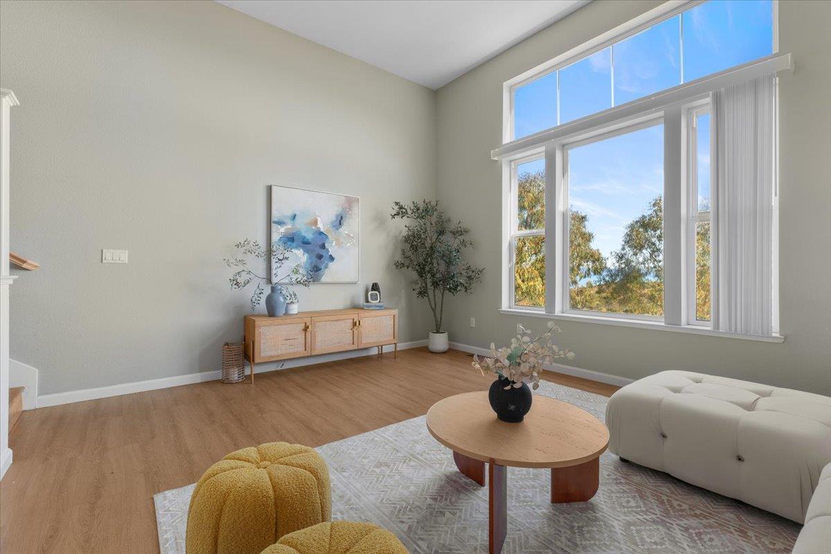 Detail Gallery Image 11 of 39 For 133 Cliff Swallow Ct, Brisbane,  CA 94005 - 3 Beds | 2/1 Baths