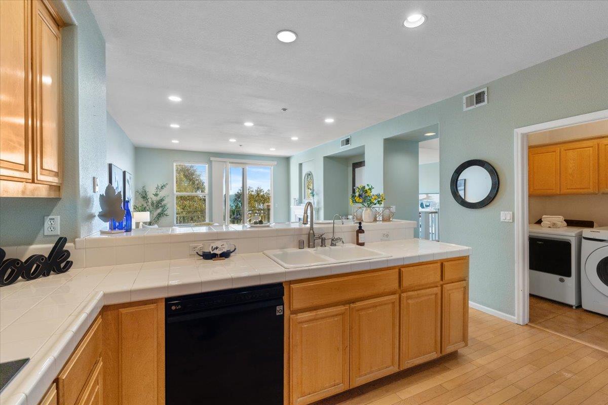 Detail Gallery Image 15 of 39 For 133 Cliff Swallow Ct, Brisbane,  CA 94005 - 3 Beds | 2/1 Baths