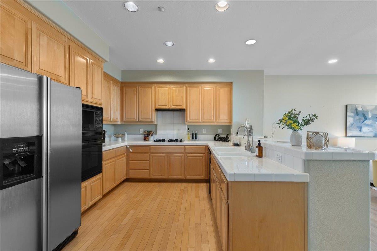 Detail Gallery Image 16 of 39 For 133 Cliff Swallow Ct, Brisbane,  CA 94005 - 3 Beds | 2/1 Baths