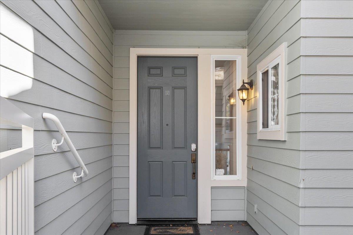 Detail Gallery Image 6 of 39 For 133 Cliff Swallow Ct, Brisbane,  CA 94005 - 3 Beds | 2/1 Baths