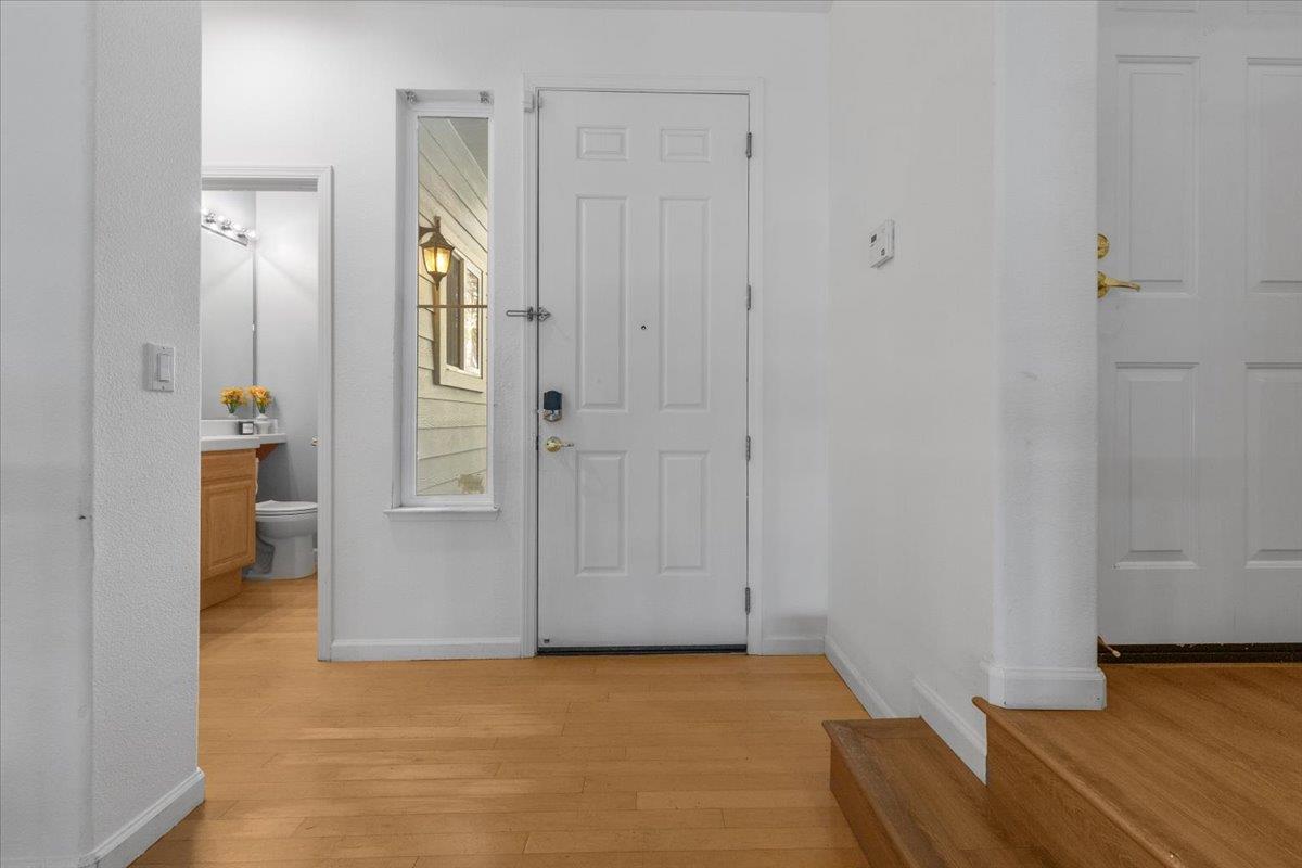 Detail Gallery Image 8 of 39 For 133 Cliff Swallow Ct, Brisbane,  CA 94005 - 3 Beds | 2/1 Baths