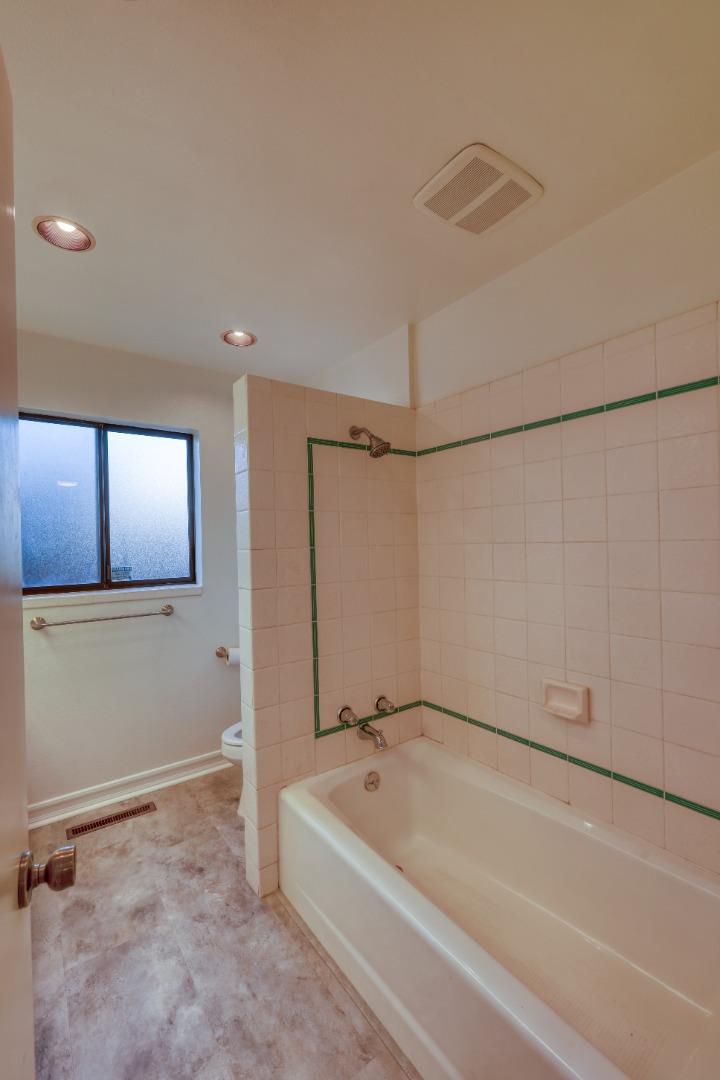 Detail Gallery Image 10 of 21 For 1159 Wilgart Way, Salinas,  CA 93901 - 3 Beds | 2 Baths