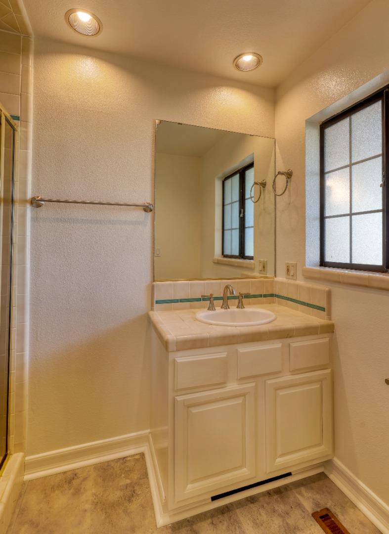 Detail Gallery Image 13 of 21 For 1159 Wilgart Way, Salinas,  CA 93901 - 3 Beds | 2 Baths