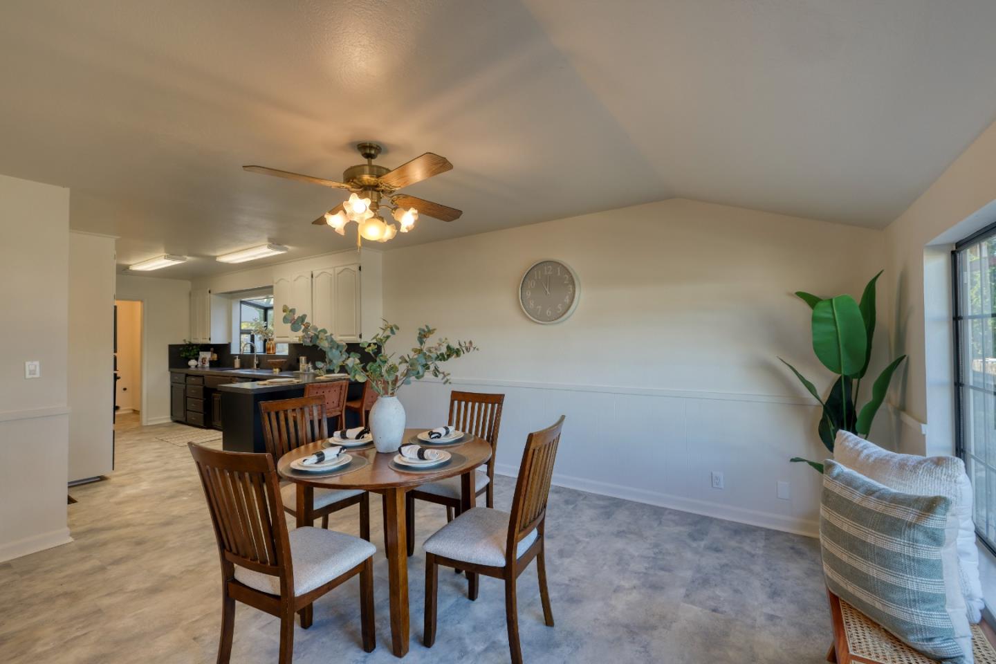 Detail Gallery Image 15 of 21 For 1159 Wilgart Way, Salinas,  CA 93901 - 3 Beds | 2 Baths