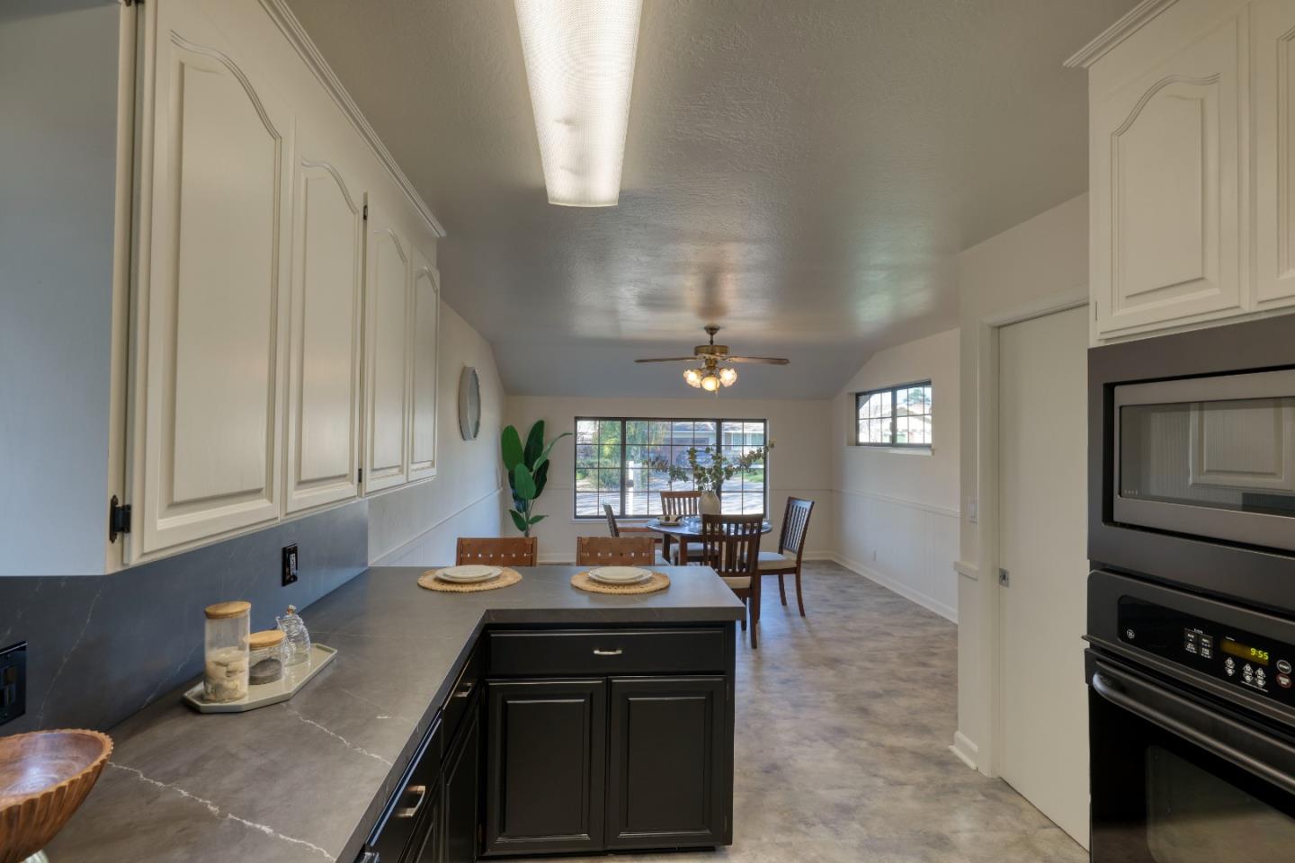 Detail Gallery Image 17 of 21 For 1159 Wilgart Way, Salinas,  CA 93901 - 3 Beds | 2 Baths