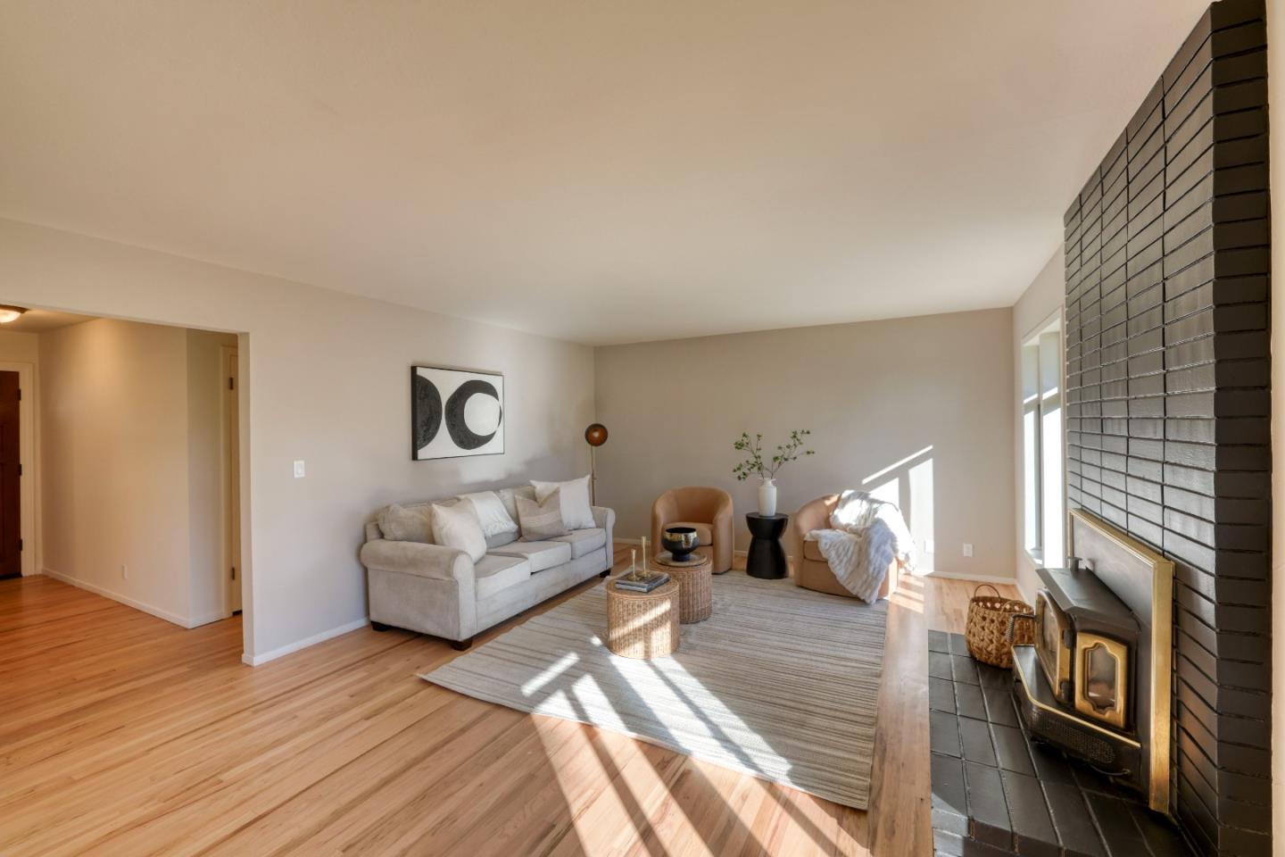 Detail Gallery Image 4 of 21 For 1159 Wilgart Way, Salinas,  CA 93901 - 3 Beds | 2 Baths