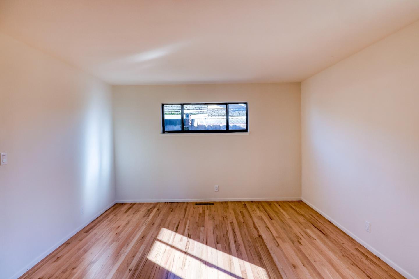 Detail Gallery Image 7 of 21 For 1159 Wilgart Way, Salinas,  CA 93901 - 3 Beds | 2 Baths