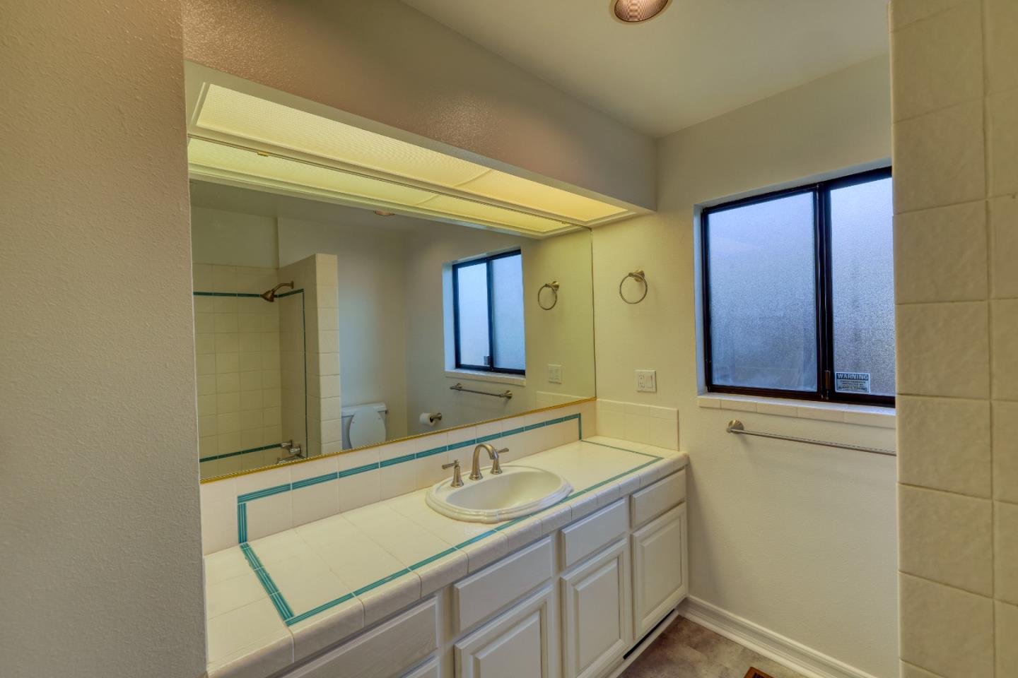 Detail Gallery Image 9 of 21 For 1159 Wilgart Way, Salinas,  CA 93901 - 3 Beds | 2 Baths
